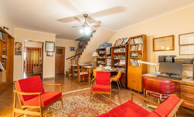 VENTA CASA CON QUINCHO FONDO Y PILETA EN CITY BELL