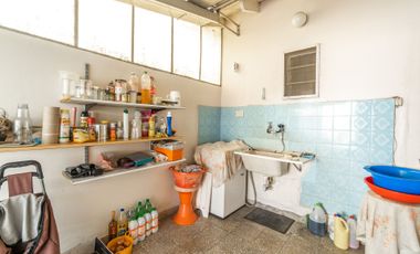 VENTA CASA CON QUINCHO FONDO Y PILETA EN CITY BELL