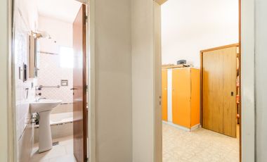 VENTA CASA CON QUINCHO FONDO Y PILETA EN CITY BELL