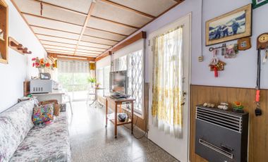 VENTA CASA CON QUINCHO FONDO Y PILETA EN CITY BELL