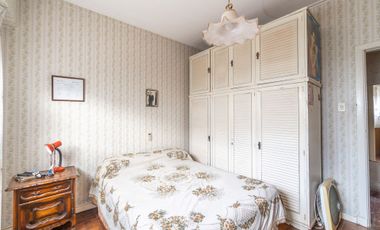 VENTA CASA CON QUINCHO FONDO Y PILETA EN CITY BELL