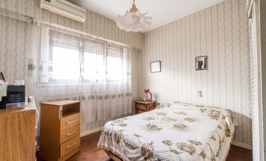 VENTA CASA CON QUINCHO FONDO Y PILETA EN CITY BELL