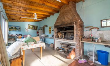 VENTA CASA CON QUINCHO FONDO Y PILETA EN CITY BELL