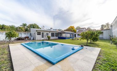 VENTA CASA CON QUINCHO FONDO Y PILETA EN CITY BELL