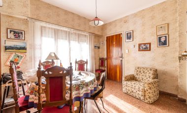 VENTA CASA CON QUINCHO FONDO Y PILETA EN CITY BELL