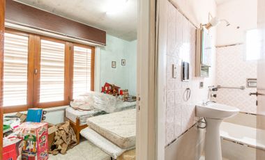 VENTA CASA CON QUINCHO FONDO Y PILETA EN CITY BELL