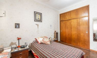 VENTA CASA CON QUINCHO FONDO Y PILETA EN CITY BELL