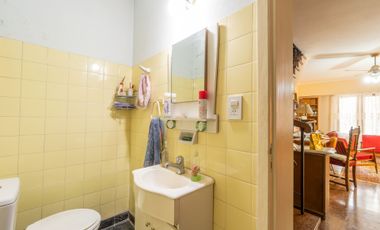 VENTA CASA CON QUINCHO FONDO Y PILETA EN CITY BELL