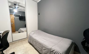 venta casa 4 ambientes con jardin  y cochera