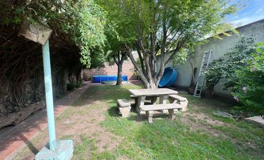 venta casa 4 ambientes con jardin  y cochera
