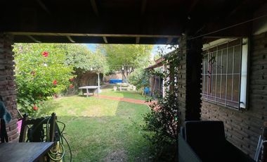 venta casa 4 ambientes con jardin  y cochera