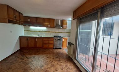 VENTA DUPLEX 3 AMBIENTES CON COCHERA Y TERRAZA