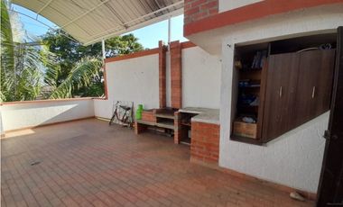 Casa con 3 apartamentos independientes en venta Villa Claudia Palmira