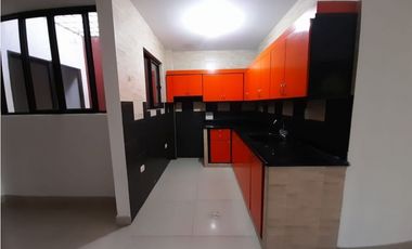 Casa con 3 apartamentos independientes en venta Villa Claudia Palmira