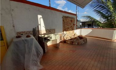Casa con 3 apartamentos independientes en venta Villa Claudia Palmira