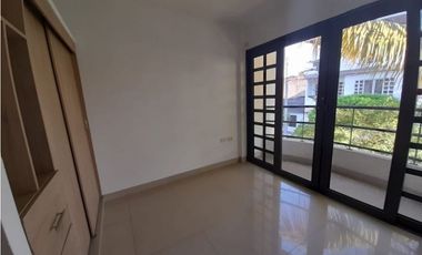 Casa con 3 apartamentos independientes en venta Villa Claudia Palmira