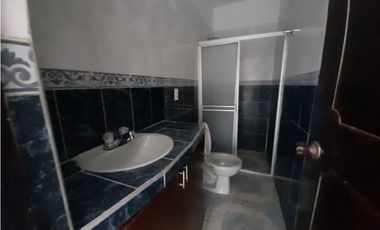 Casa con 3 apartamentos independientes en venta Villa Claudia Palmira