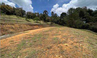 LOTE EN VENTA EN EL RETIRO VIA PALMAS LA FE