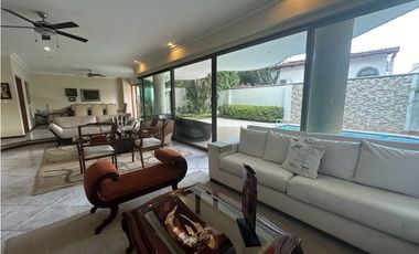 Bellisima Casa en Venta de 4 Habitaciones. Altos de Riomar
