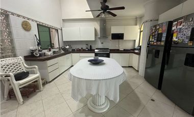 Bellisima Casa en Venta de 4 Habitaciones. Altos de Riomar
