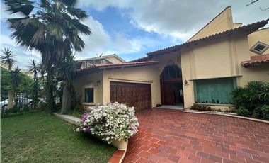 Bellisima Casa en Venta de 4 Habitaciones. Altos de Riomar