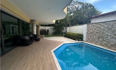 Bellisima Casa en Venta de 4 Habitaciones. Altos de Riomar