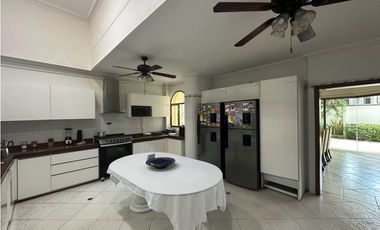 Bellisima Casa en Venta de 4 Habitaciones. Altos de Riomar