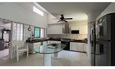 Bellisima Casa en Venta de 4 Habitaciones. Altos de Riomar