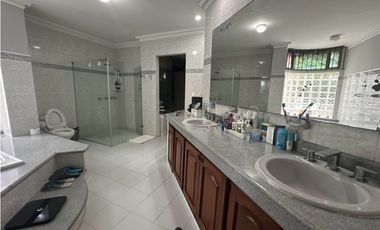 Bellisima Casa en Venta de 4 Habitaciones. Altos de Riomar