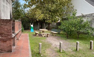 Venta departamento 3 ambientes amplio con espacios verdes en Adrogué