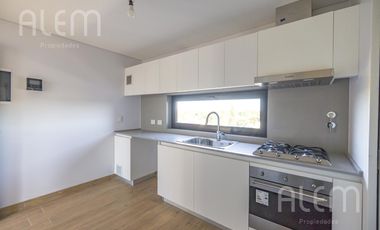 Departamento de 3 ambientes en Las Lomitas Street