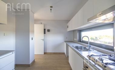 Departamento de 3 ambientes en Las Lomitas Street