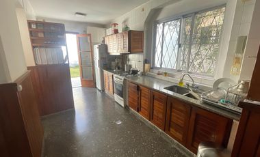 VENTA CHALET 6 AMBIENTES EN VICENTE LÓPEZ