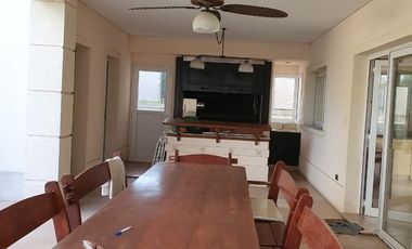 Casa 5 ambientes en venta en Quilmes