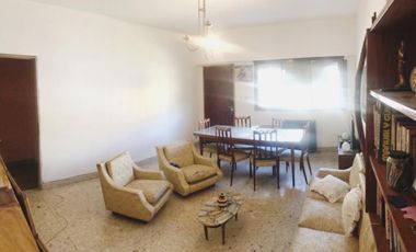 venta-Casa - Ramos Mejia-patio- quincho- garage- amplia terraza-5 ambientes-ph-lote propio-
