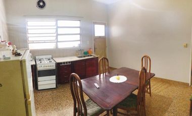 venta-Casa - Ramos Mejia-patio- quincho- garage- amplia terraza-5 ambientes-ph-lote propio-