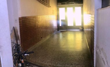 venta-Casa - Ramos Mejia-patio- quincho- garage- amplia terraza-5 ambientes-ph-lote propio-