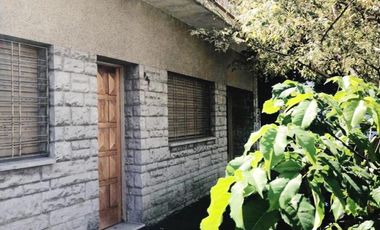venta-Casa - Ramos Mejia-patio- quincho- garage- amplia terraza-5 ambientes-ph-lote propio-
