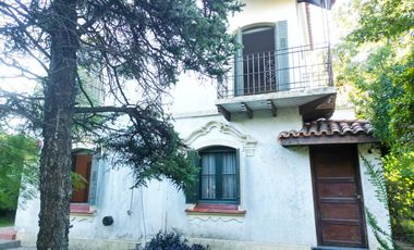Ideal desarrolladores  - Exclusiva Casa en el corazón de City Bell - Plaza San Martín