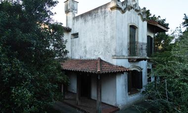 Ideal desarrolladores  - Exclusiva Casa en el corazón de City Bell - Plaza San Martín