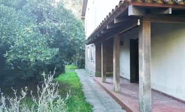 Ideal desarrolladores  - Exclusiva Casa en el corazón de City Bell - Plaza San Martín