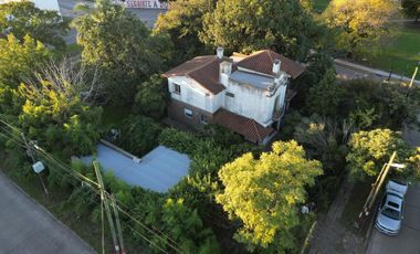 Ideal desarrolladores  - Exclusiva Casa en el corazón de City Bell - Plaza San Martín