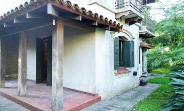 Ideal desarrolladores  - Exclusiva Casa en el corazón de City Bell - Plaza San Martín