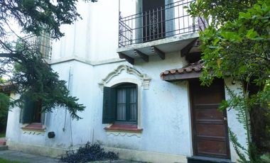 Ideal desarrolladores  - Exclusiva Casa en el corazón de City Bell - Plaza San Martín