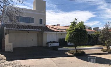 Casa en Villa Centenario