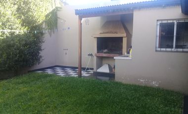 Casa 4 ambientes en venta en Bernal Oeste
