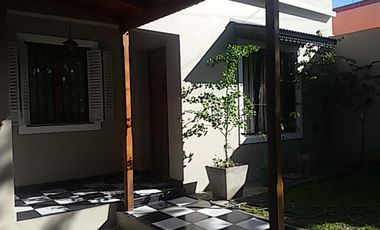 Casa 4 ambientes en venta en Bernal Oeste