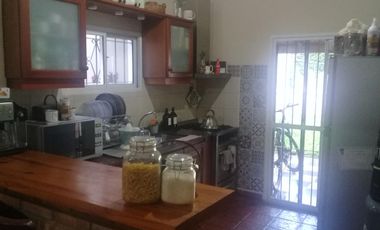 Casa 4 ambientes en venta en Bernal Oeste