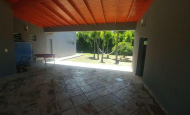 Casa en venta - 2 Dormitorios 2 Baños - Cochera - 1.125Mts2 - Villa Elvira, La Plata