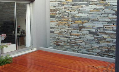 Casa en venta - 2 Dormitorios 2 Baños - Cochera - 1.125Mts2 - Villa Elvira, La Plata